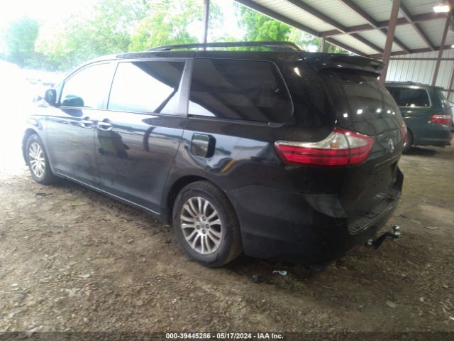 Photo 2 VIN: 5TDYZ3DC8HS811889 - TOYOTA SIENNA 