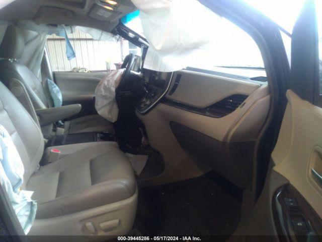 Photo 4 VIN: 5TDYZ3DC8HS811889 - TOYOTA SIENNA 