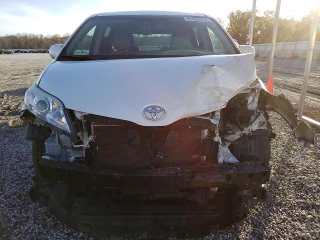 Photo 6 VIN: 5TDYZ3DC8HS820088 - TOYOTA SIENNA XLE 