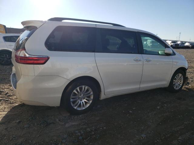 Photo 2 VIN: 5TDYZ3DC8HS834444 - TOYOTA SIENNA XLE 