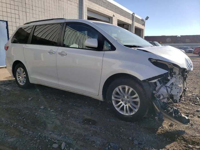 Photo 3 VIN: 5TDYZ3DC8HS834444 - TOYOTA SIENNA XLE 