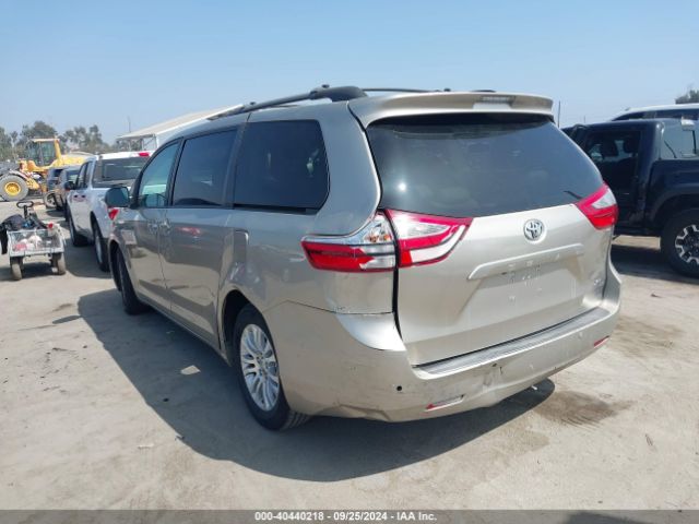 Photo 2 VIN: 5TDYZ3DC8HS857383 - TOYOTA SIENNA 