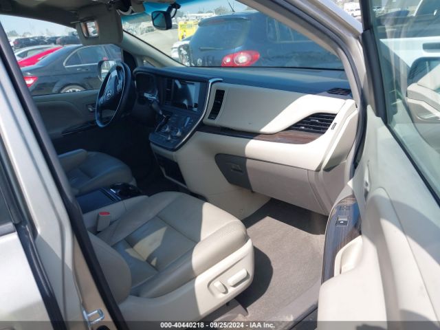 Photo 4 VIN: 5TDYZ3DC8HS857383 - TOYOTA SIENNA 