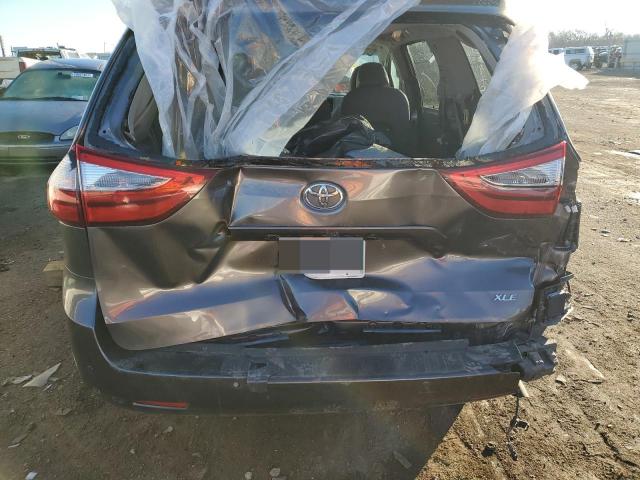 Photo 5 VIN: 5TDYZ3DC8HS858663 - TOYOTA SIENNA XLE 