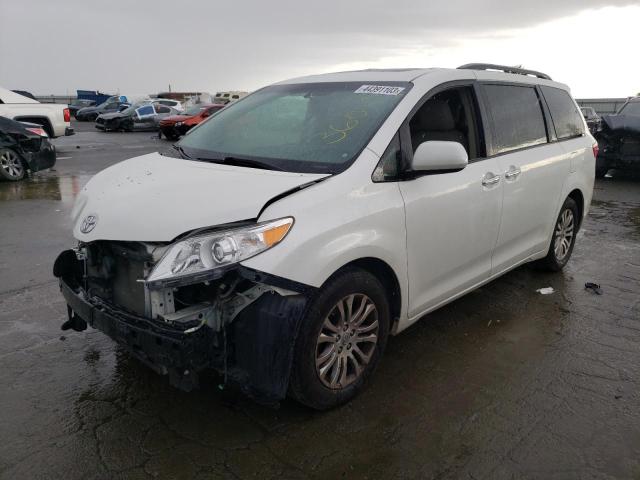 Photo 0 VIN: 5TDYZ3DC8HS861272 - TOYOTA SIENNA XLE 