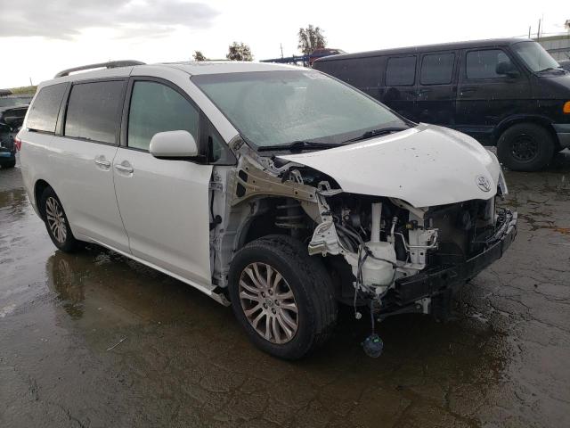 Photo 3 VIN: 5TDYZ3DC8HS861272 - TOYOTA SIENNA XLE 