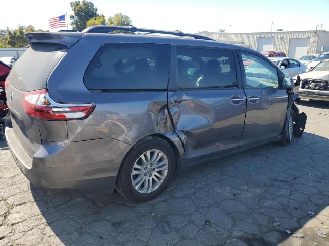 Photo 2 VIN: 5TDYZ3DC8HS866780 - TOYOTA SIENNA XLE 