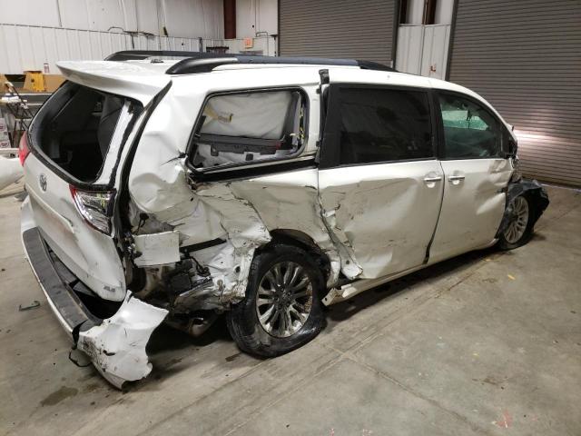 Photo 2 VIN: 5TDYZ3DC8HS878749 - TOYOTA SIENNA XLE 