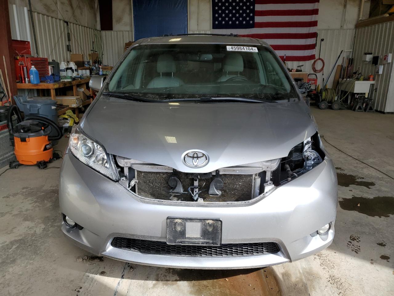 Photo 4 VIN: 5TDYZ3DC8HS888228 - TOYOTA SIENNA 