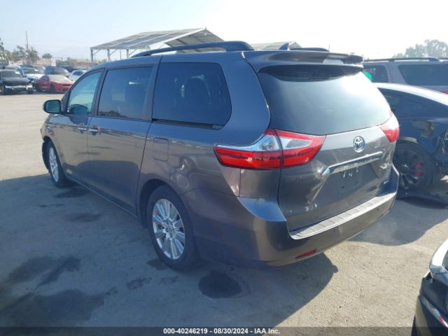 Photo 2 VIN: 5TDYZ3DC8HS888388 - TOYOTA SIENNA 