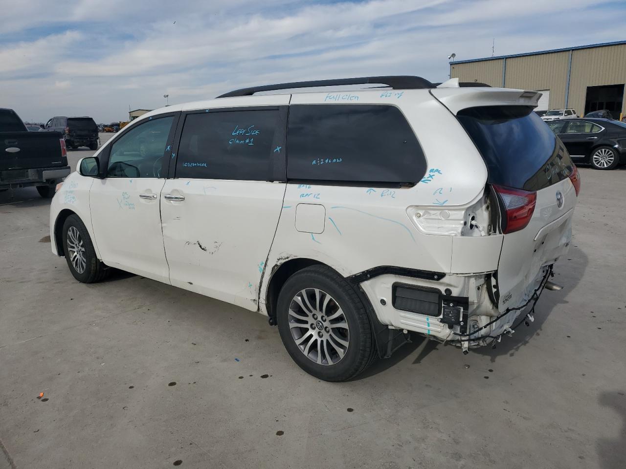 Photo 1 VIN: 5TDYZ3DC8KS011469 - TOYOTA SIENNA 