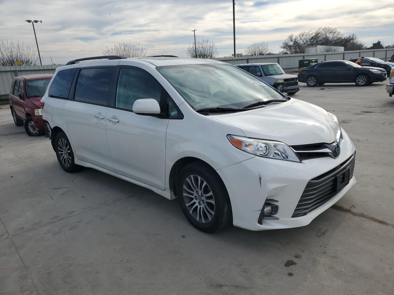 Photo 3 VIN: 5TDYZ3DC8KS011469 - TOYOTA SIENNA 