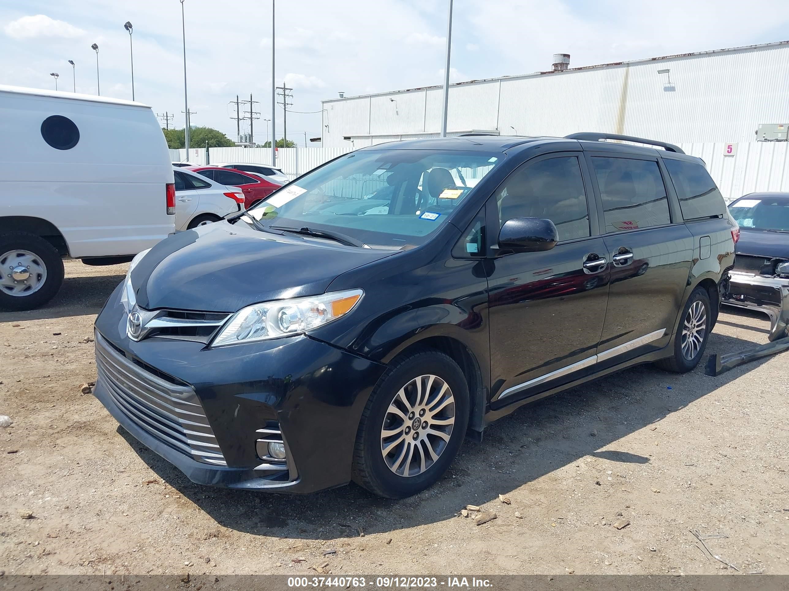 Photo 1 VIN: 5TDYZ3DC8KS970113 - TOYOTA SIENNA 