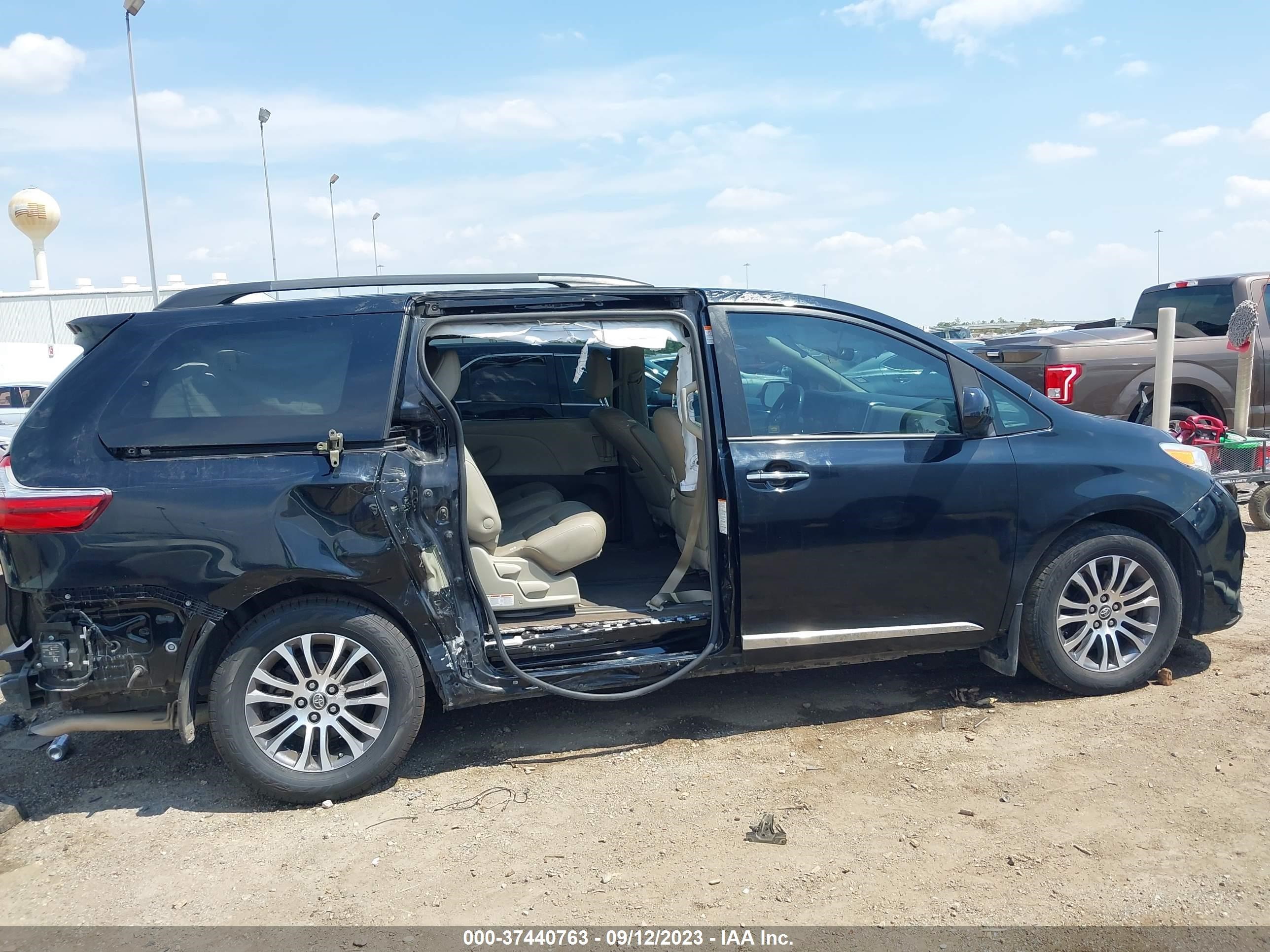 Photo 13 VIN: 5TDYZ3DC8KS970113 - TOYOTA SIENNA 