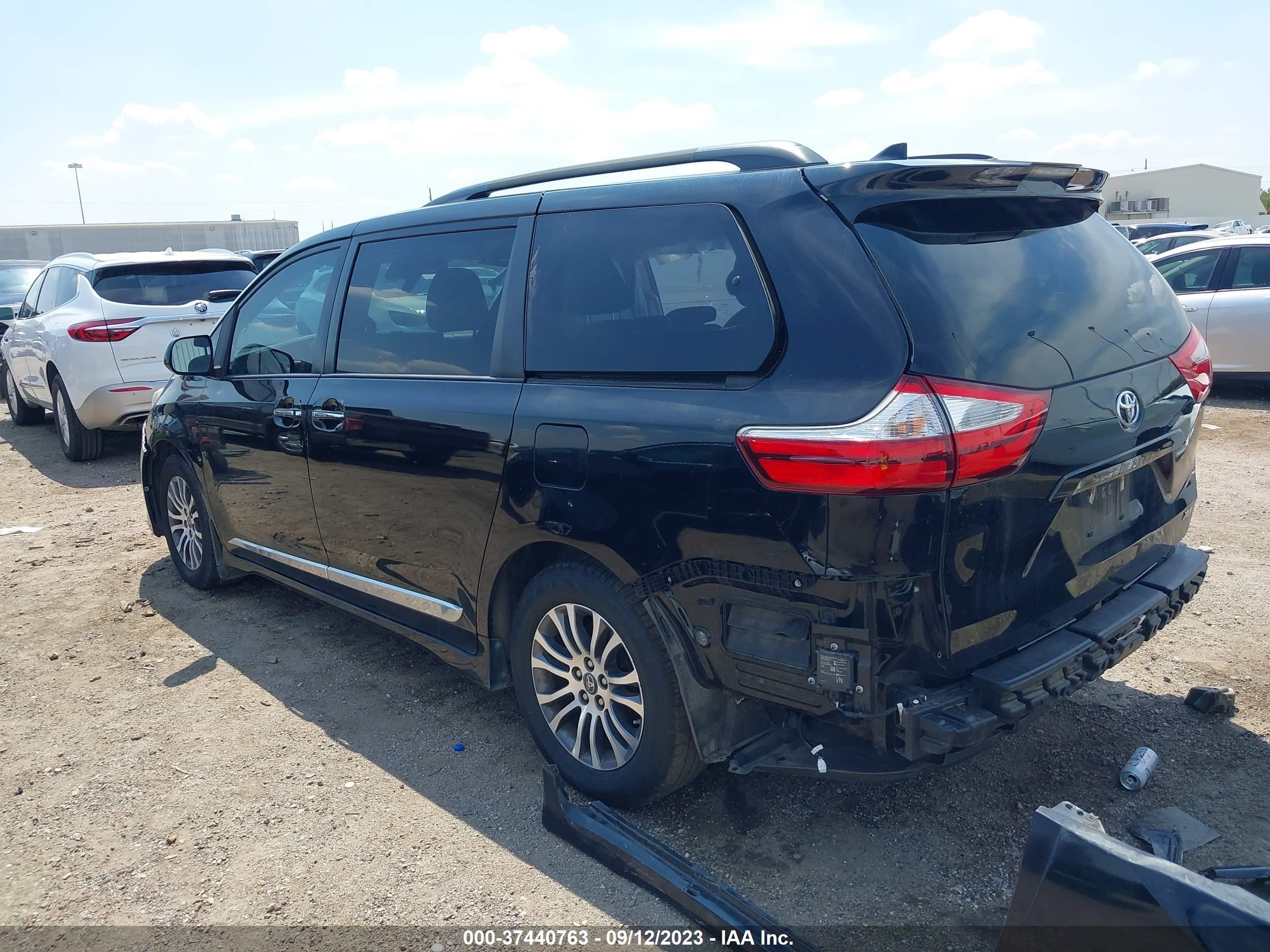 Photo 2 VIN: 5TDYZ3DC8KS970113 - TOYOTA SIENNA 