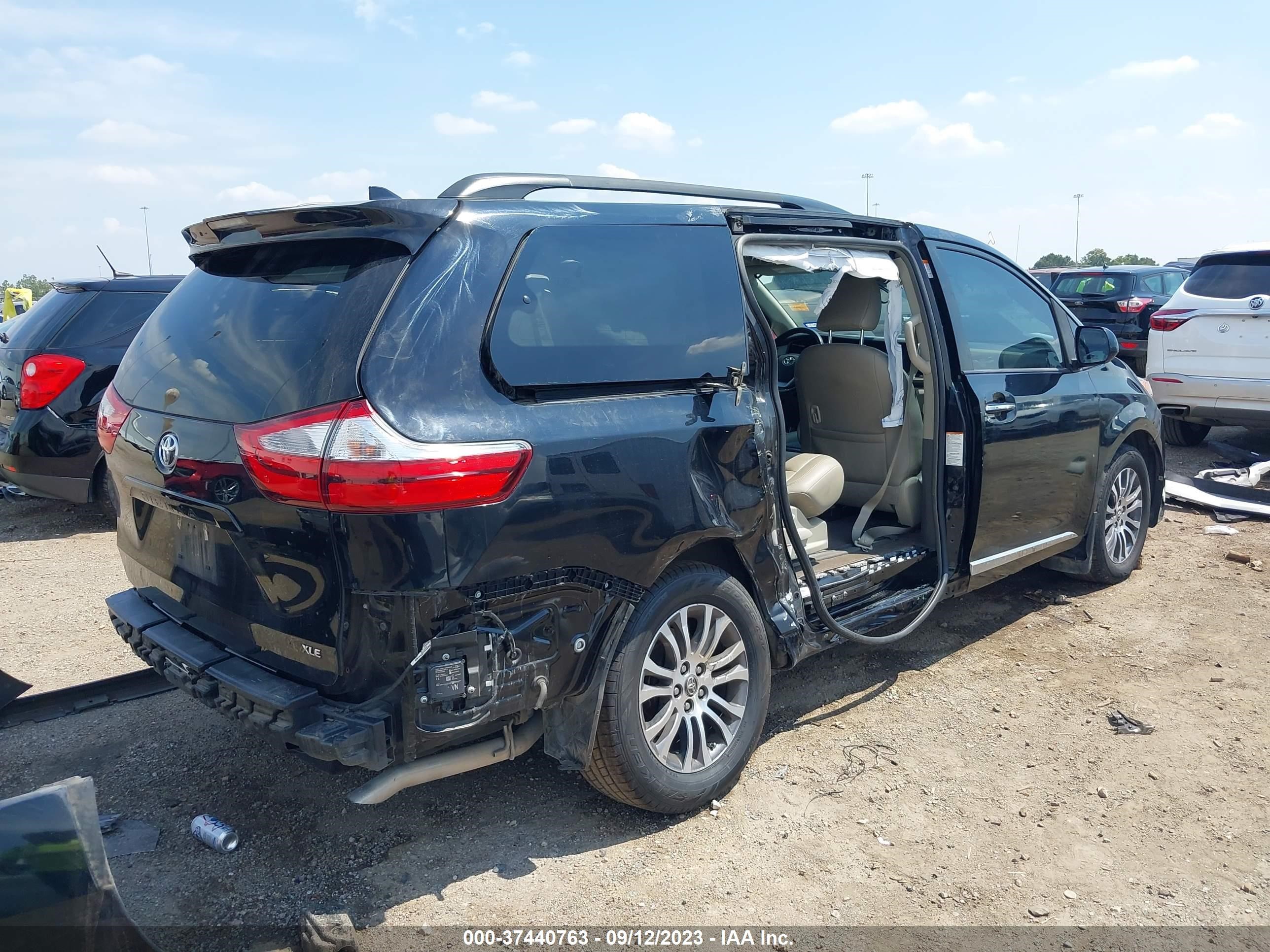 Photo 3 VIN: 5TDYZ3DC8KS970113 - TOYOTA SIENNA 