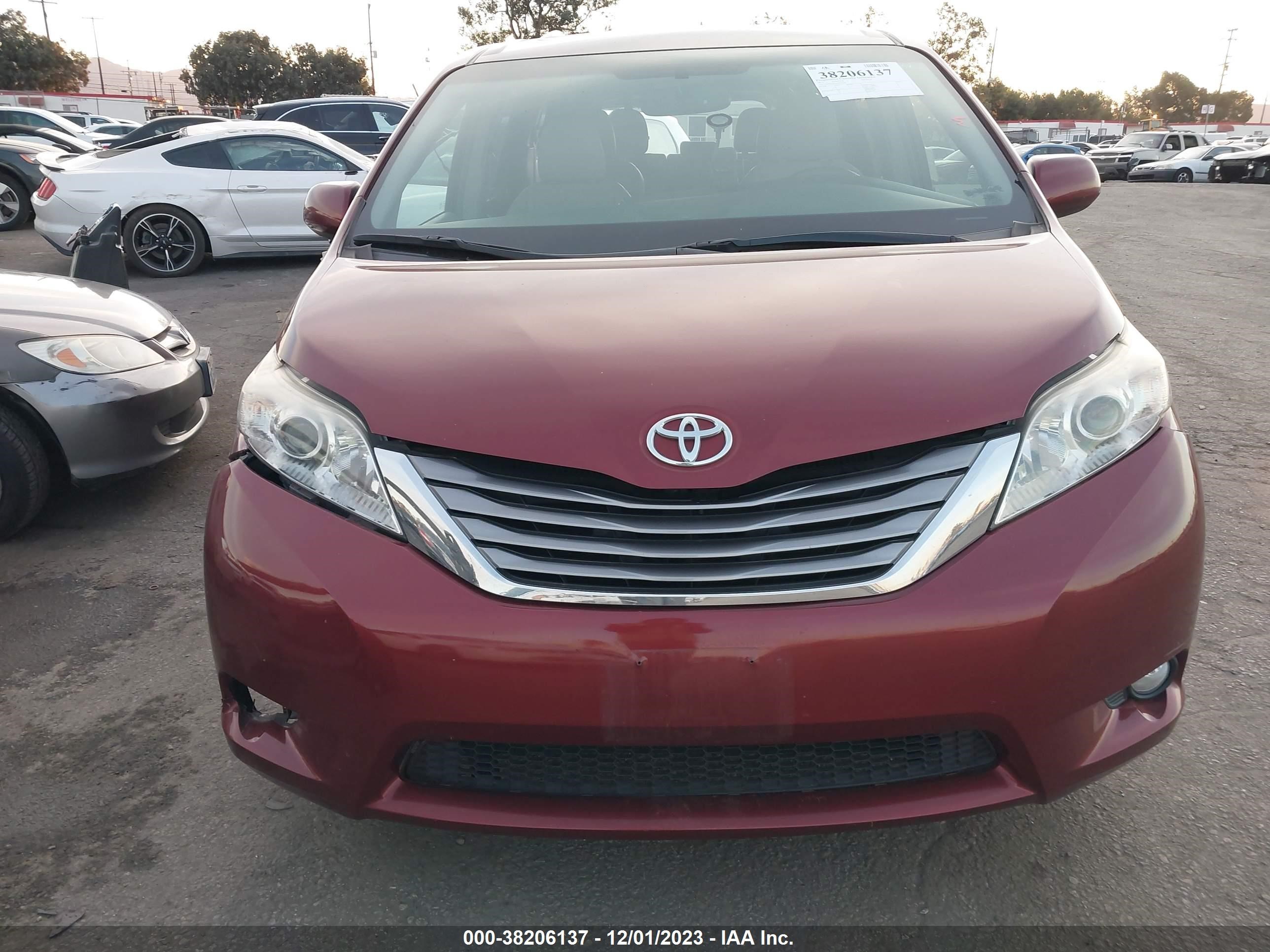 Photo 10 VIN: 5TDYZ3DC9HS772343 - TOYOTA SIENNA 