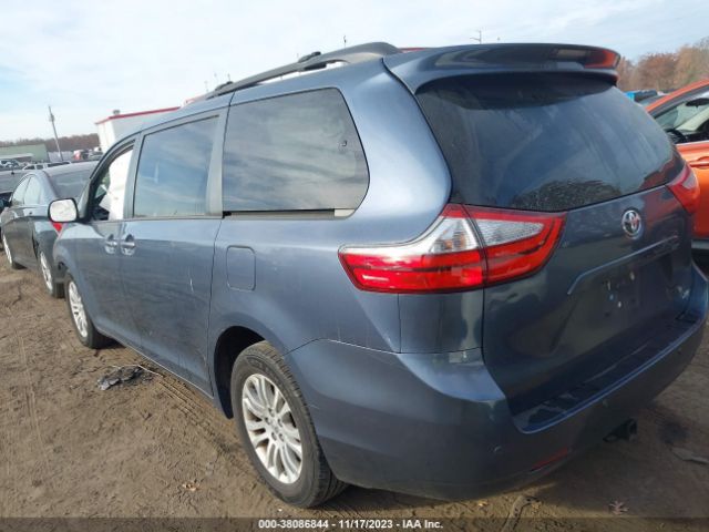 Photo 2 VIN: 5TDYZ3DC9HS774321 - TOYOTA SIENNA 