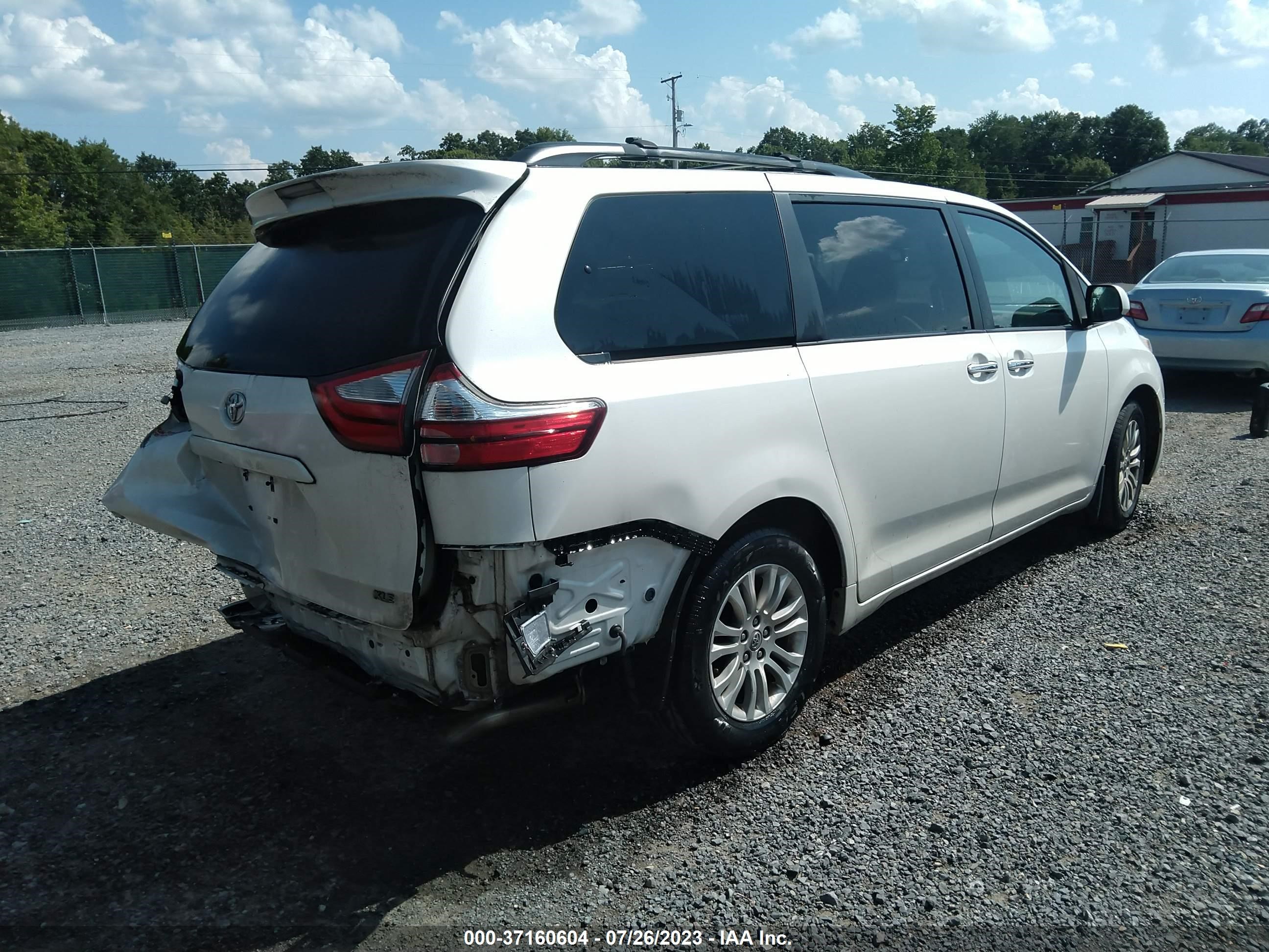 Photo 3 VIN: 5TDYZ3DC9HS779051 - TOYOTA SIENNA 