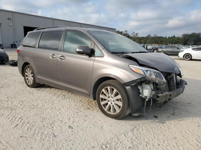 Photo 3 VIN: 5TDYZ3DC9HS786050 - TOYOTA SIENNA XLE 