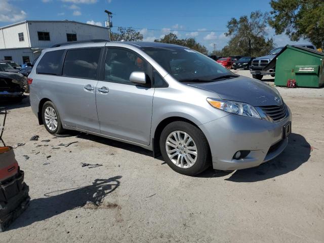 Photo 3 VIN: 5TDYZ3DC9HS797176 - TOYOTA SIENNA XLE 