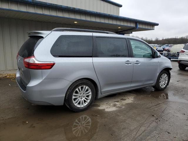 Photo 2 VIN: 5TDYZ3DC9HS798649 - TOYOTA SIENNA XLE 