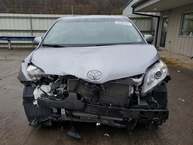 Photo 4 VIN: 5TDYZ3DC9HS798649 - TOYOTA SIENNA XLE 