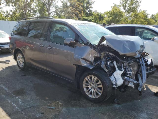 Photo 3 VIN: 5TDYZ3DC9HS816731 - TOYOTA SIENNA XLE 