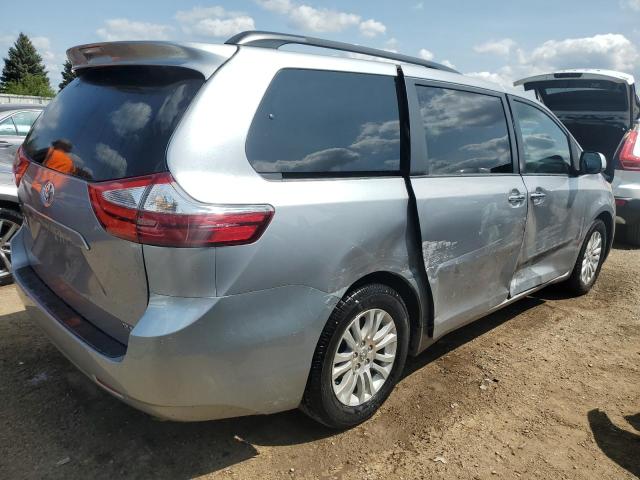 Photo 2 VIN: 5TDYZ3DC9HS826692 - TOYOTA SIENNA XLE 