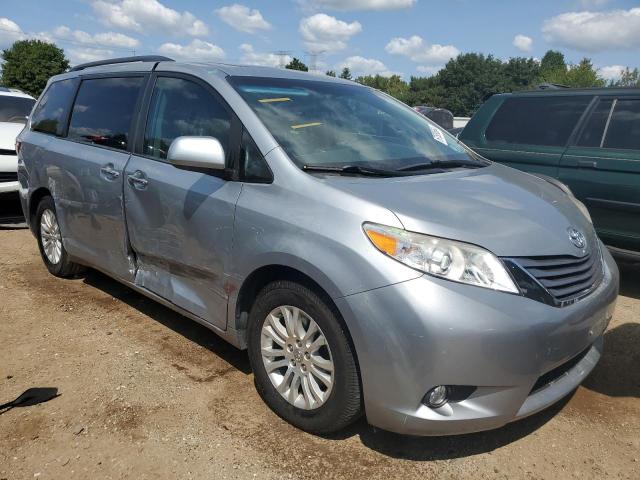 Photo 3 VIN: 5TDYZ3DC9HS826692 - TOYOTA SIENNA XLE 