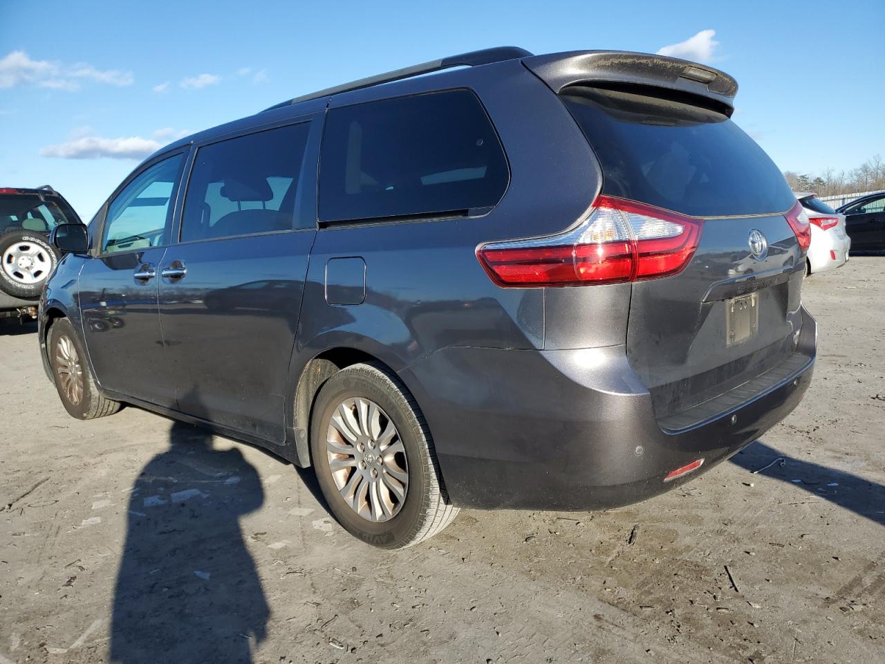 Photo 1 VIN: 5TDYZ3DC9HS832234 - TOYOTA SIENNA 