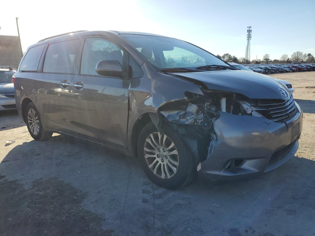 Photo 3 VIN: 5TDYZ3DC9HS832234 - TOYOTA SIENNA 