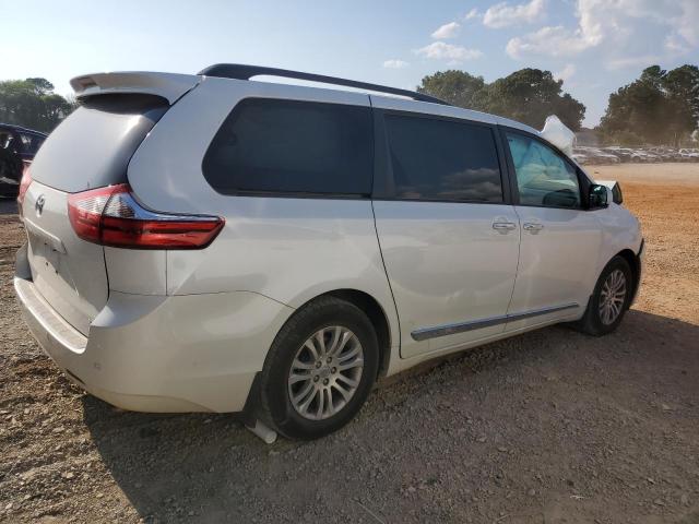 Photo 2 VIN: 5TDYZ3DC9HS845405 - TOYOTA SIENNA XLE 