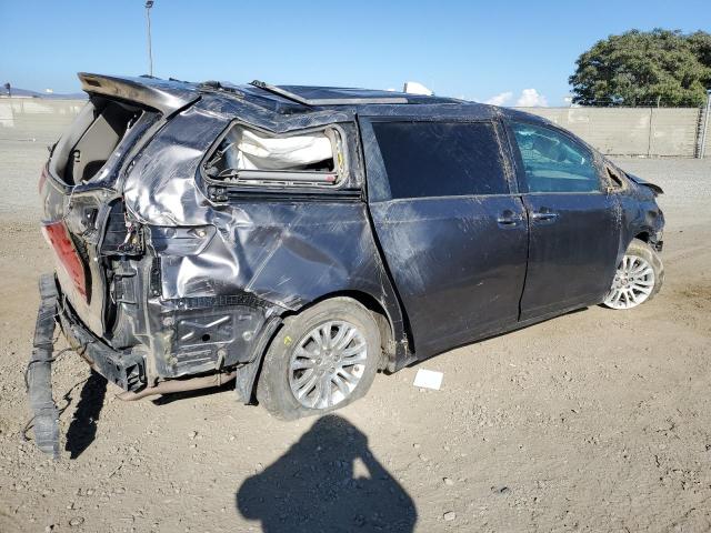 Photo 2 VIN: 5TDYZ3DC9HS848059 - TOYOTA SIENNA XLE 