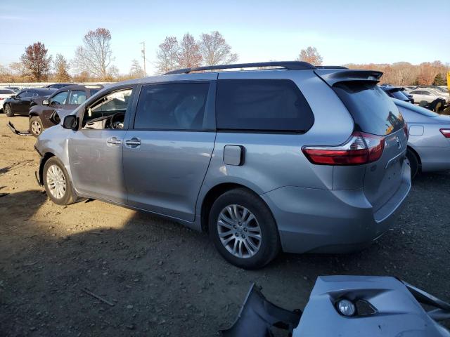 Photo 1 VIN: 5TDYZ3DC9HS856145 - TOYOTA SIENNA XLE 