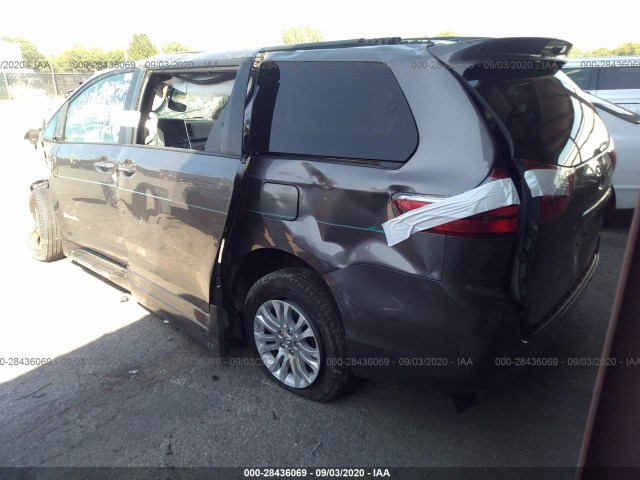 Photo 2 VIN: 5TDYZ3DC9HS883216 - TOYOTA SIENNA 