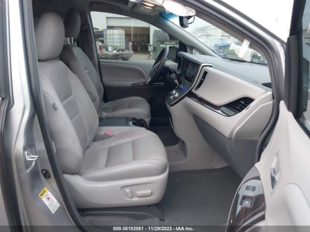 Photo 4 VIN: 5TDYZ3DC9HS888710 - TOYOTA SIENNA 