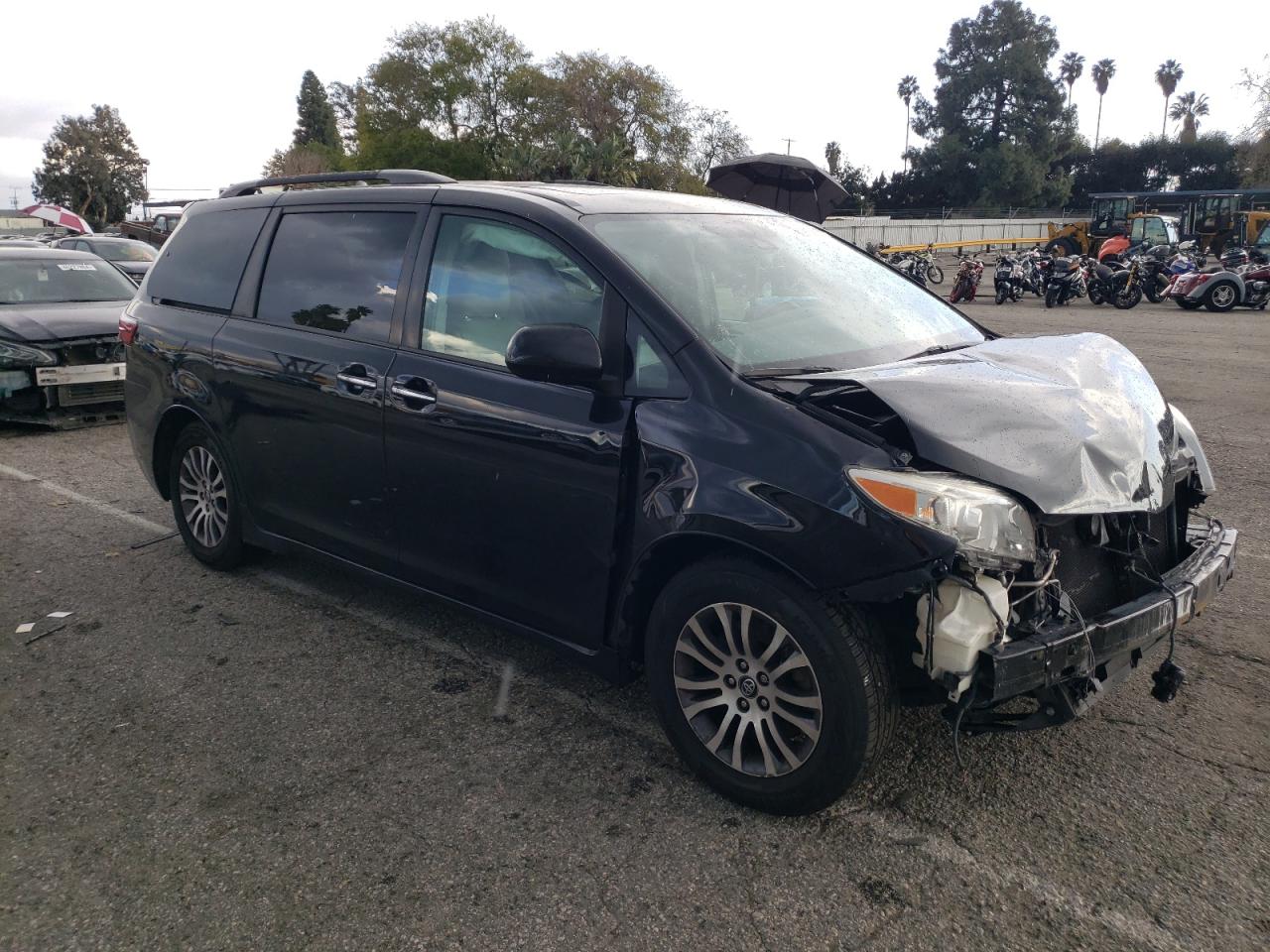 Photo 3 VIN: 5TDYZ3DC9JS916141 - TOYOTA SIENNA 