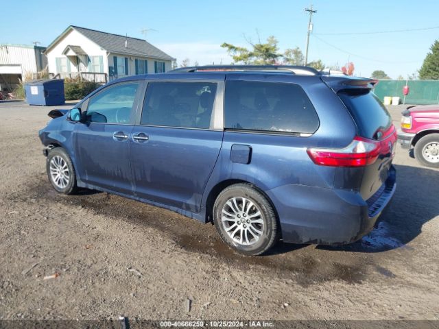 Photo 2 VIN: 5TDYZ3DC9JS927009 - TOYOTA SIENNA 