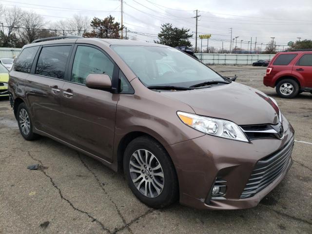 Photo 3 VIN: 5TDYZ3DC9JS929018 - TOYOTA SIENNA XLE 