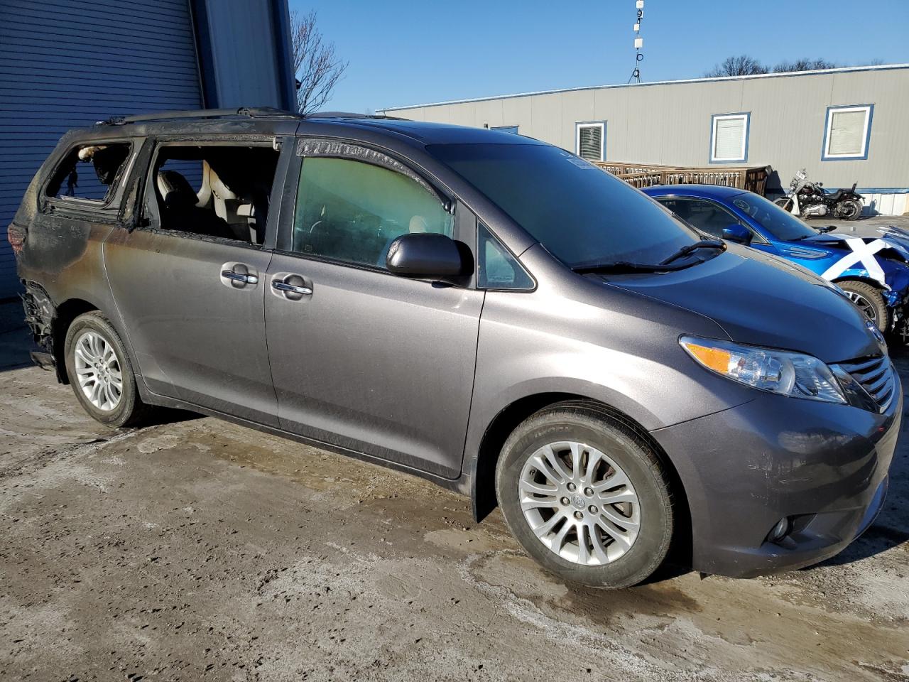 Photo 3 VIN: 5TDYZ3DCXHS797042 - TOYOTA SIENNA 