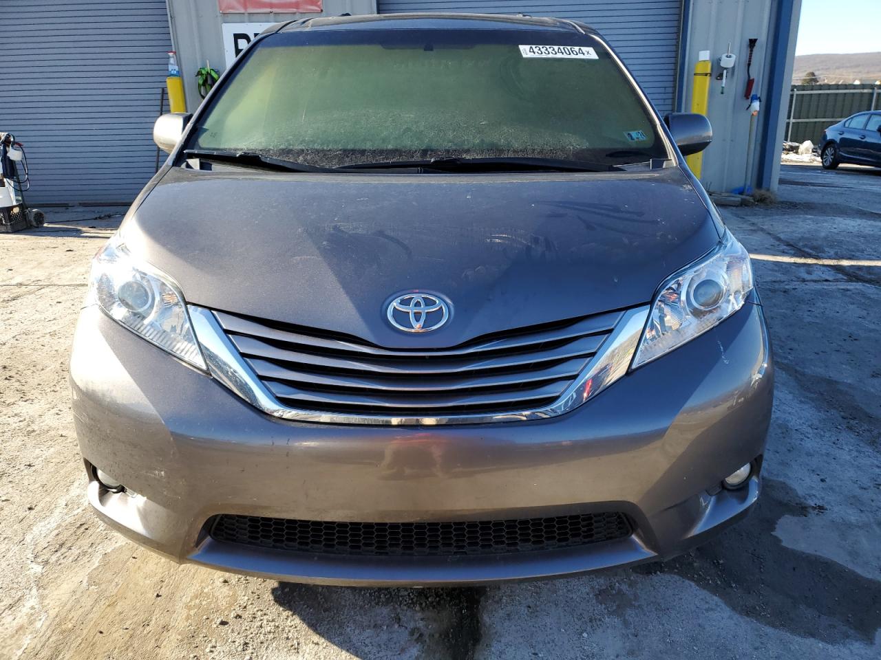 Photo 4 VIN: 5TDYZ3DCXHS797042 - TOYOTA SIENNA 