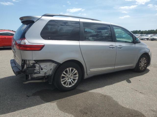 Photo 2 VIN: 5TDYZ3DCXHS815152 - TOYOTA SIENNA XLE 