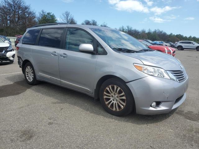 Photo 3 VIN: 5TDYZ3DCXHS815152 - TOYOTA SIENNA XLE 