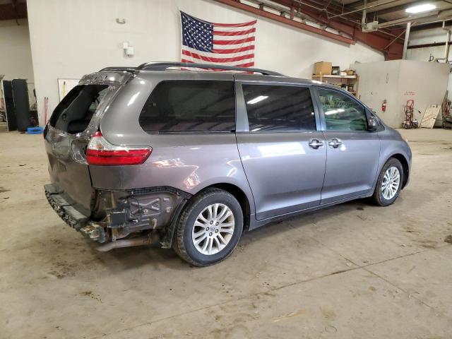 Photo 2 VIN: 5TDYZ3DCXHS829066 - TOYOTA SIENNA XLE 