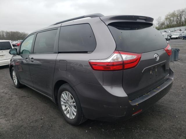 Photo 2 VIN: 5TDYZ3DCXHS842559 - TOYOTA SIENNA XLE 