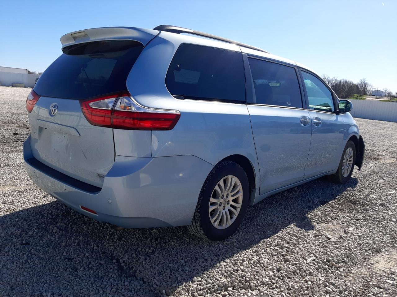 Photo 2 VIN: 5TDYZ3DCXHS864898 - TOYOTA SIENNA 