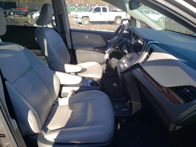 Photo 4 VIN: 5TDYZ3DCXHS870457 - TOYOTA SIENNA XLE 