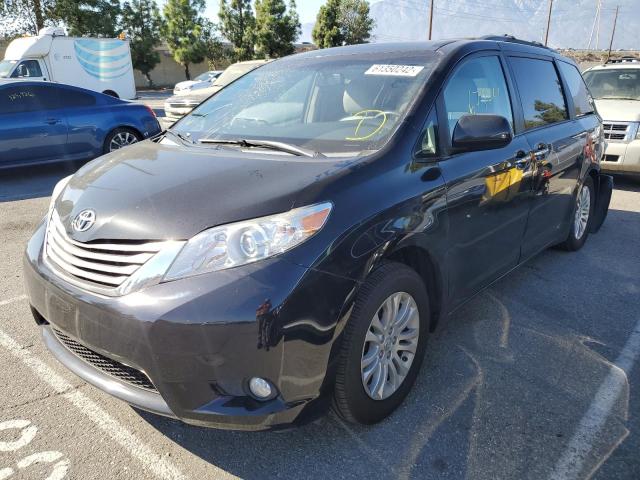 Photo 1 VIN: 5TDYZ3DCXHS889574 - TOYOTA SIENNA XLE 