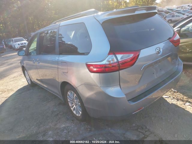 Photo 2 VIN: 5TDYZ3DCXHS895729 - TOYOTA SIENNA 